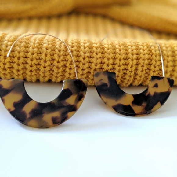 Simply Mahari Jewelry - tortoise shell-look drop earrings designed in resi Simply Mahari Jewelry - tortoise shell-look drop earrings designed in resi